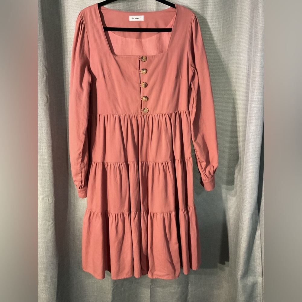 NWOT Tiered Long Sleeve Dress